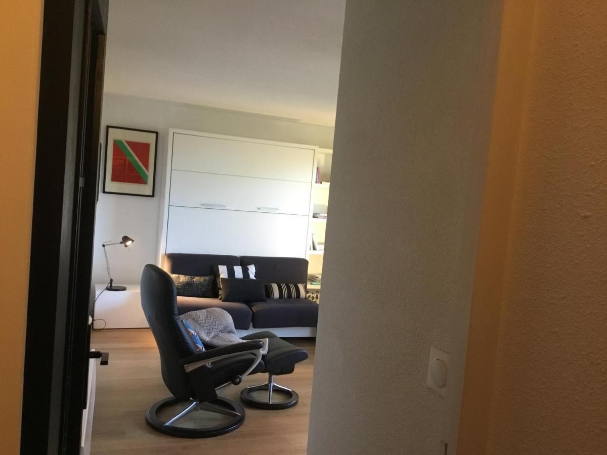 Au Balcon Fleuri Apartment อองเกลต์ ภายนอก รูปภาพ