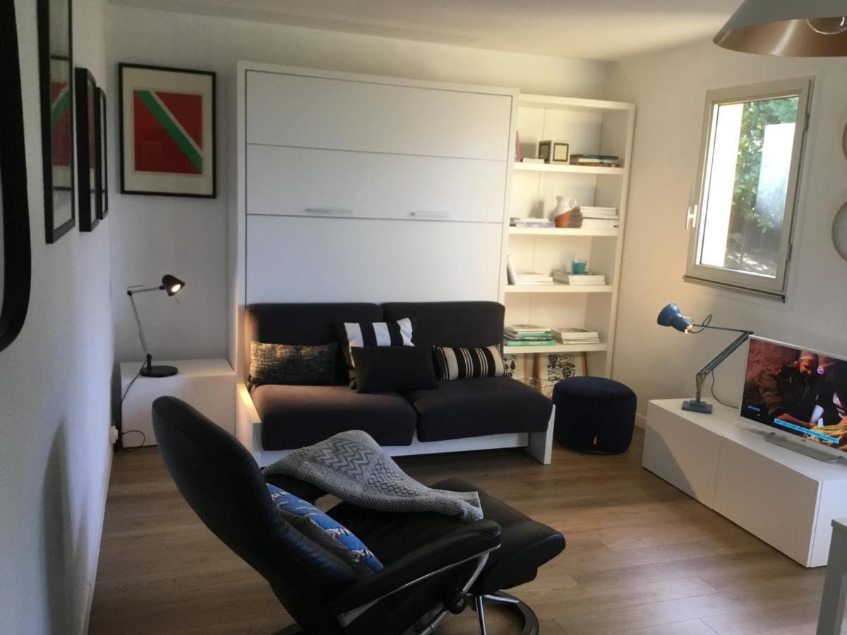 Au Balcon Fleuri Apartment อองเกลต์ ภายนอก รูปภาพ