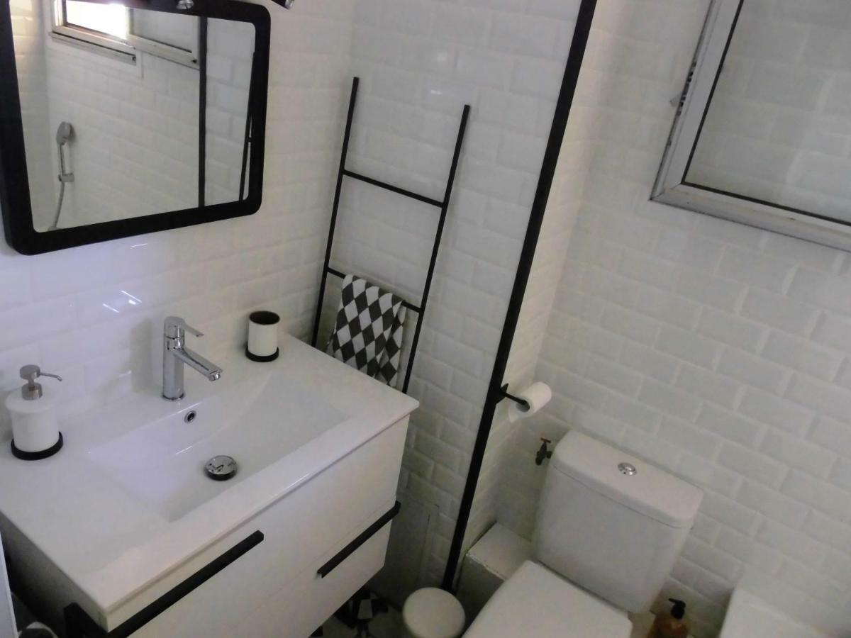 Au Balcon Fleuri Apartment อองเกลต์ ภายนอก รูปภาพ